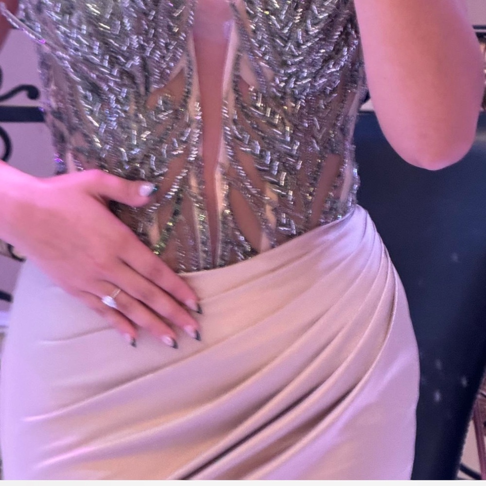 Custom gown - Picture 2 of 4